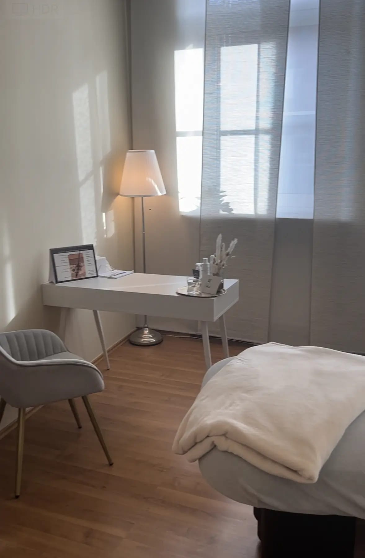 Maniküre/Pediküre mit Shellac bei Raum für Schönheit